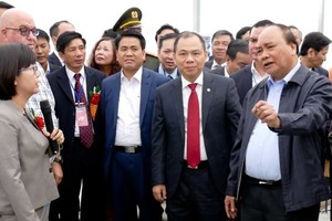 Thủ tướng khởi động dự án nông nghiệp công nghệ cao của Vineco, kêu gọi gói tín dụng 100.000 tỉ đồng đầu tư cho lĩnh vực này - Ảnh: Lê Kiên.