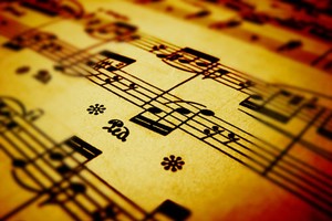 Cơ sở kinh doanh karaoke phải nộp phí 2.000 đồng một bài hát