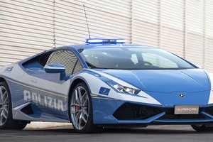 Lamborghini tặng siêu xe Huracan mới cho cảnh sát Italy
