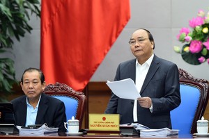 Thủ tướng nêu 10 điểm nổi bật và những điểm tồn tại, bất cập về tình hình kinh tế - xã hội quý I/2017 để các thành viên Chính phủ thảo luận. Ảnh: VGP/Quang Hiếu