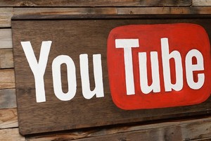 Hai tuần sau cuộc tẩy chay quảng cáo trên các video nội dung xấu của YouTube, Google đang tiến hành nhiều bước hơn để kiềm chế cuộc khủng hoảng đang đi ngoài tầm kiểm soát của công ty. Ảnh: Trecebits.