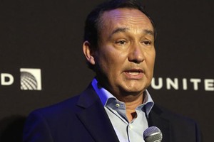 CEO United Airlines Oscar Munoz. Ảnh: AP