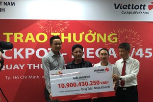 Lần đầu tiên có người nhận giải độc đắc Vietlott không đeo mặt nạ