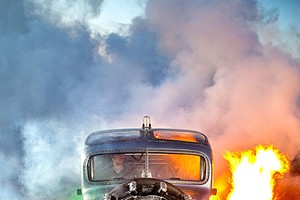 Chiếc bán tải độc đáo sử dụng động cơ 7 xy-lanh