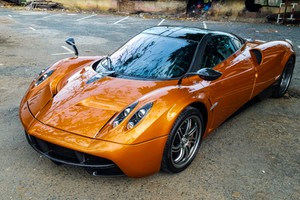 Siêu xe Huayra độc nhất Việt Nam xuất hiện ở Sài Gòn