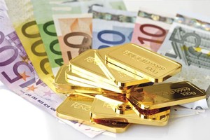 Vàng đang là kênh đầu tư yếu thế so với EUR và GBP.