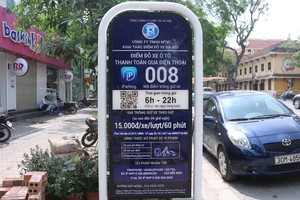 Hà Nội: Người dân lúng túng khi sử dụng công nghệ đỗ xe thông minh