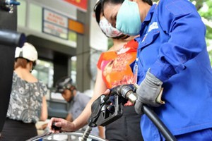 Giá xăng có thể giảm mạnh ngày mai.