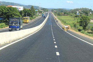 Quốc lộ 1 mở rộng đoạn qua Phú Yên. Ảnh: Đ.Loan