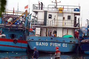 Tàu vỏ thép của ngư dân Đà Nẵng bị hỏng sau vài chuyến đi biển. Ảnh minh hoạ: Nguyễn Đông.