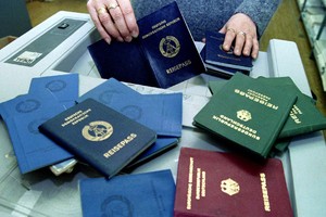 Vì sao hộ chiếu trên thế giới chỉ có 4 màu cơ bản