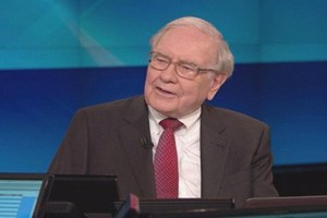 Warren Buffett trở nên giàu có nhờ đầu tư vào thị trường chứng khoán. Ảnh: World News