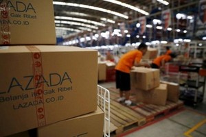 Lazada đã nhận hơn 2 tỷ USD đầu tư từ Alibaba. Ảnh: Reuters