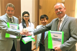 Bà Coco Trần, Phó tổng giám đốc Tập đoàn Empire cùng đại diện các đối tác: Công ty TNHH ViDeBridge, Tập đoàn Intec GmbH và Quỹ tài chính Juvema trong buổi Lễ ký kết