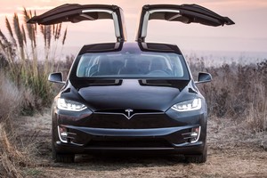 Tesla Model X - siêu xe điện của đại gia Sài Gòn