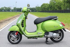 Vespa GTS300 tích hợp công nghệ kiểm soát lực kéo ASR.