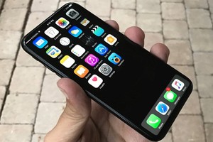 iPhone 8 bị lộ trên dây chuyền sản xuất