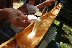 Mì trượt máng - món không nhanh tay là mất phần