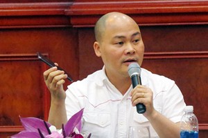 Ông Nguyễn Tử Quảng chia sẻ doanh số Bphone đầu tiên và quá trình phát triển model 2017. Ảnh: T.H.