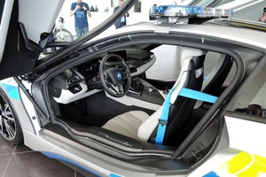 Chỉ xe ô tô chạy xăng kết hợp với năng lượng điện (nạp điện bằng hệ thống sạc điện riêng), mới được hưởng thuế ưu đãi.