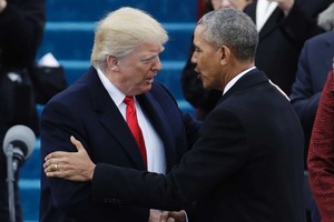 Tổng thống Trump và người tiền nhiệm Obama trong ngày nhậm chức của ông Trump. Ảnh: AP.