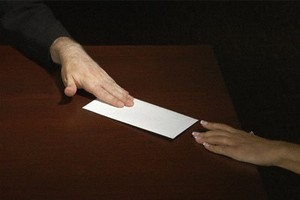 Trưởng phòng thanh tra Cục thuế tỉnh Bình Định bị bắt quả tang nhận hối lộ