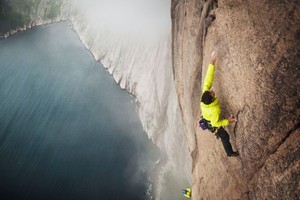 8 địa điểm leo núi đáng sợ nhất thế giới