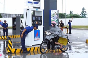 Cây xăng "cúi chào" đầu tiên của Idemitsu Kosan mở tại Hà Nội. Ảnh: Hoàng Hiệp.