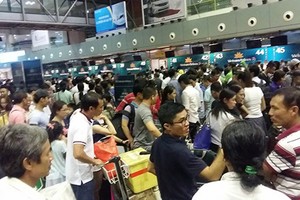 Trong trường hợp chuyến bay bị chậm từ 3h, các hãng hàng không phải phục vụ hành khách ăn uống. Ảnh minh họa: Phương Sơn