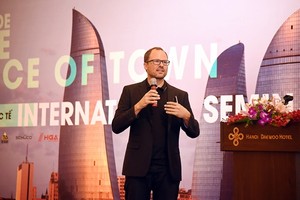 Kiến trúc sư Chris Bosse, Giám đốc điều hành Lava Asia Pacific.