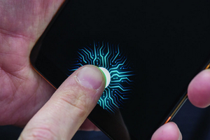 Smartphone đầu tiên trên thế giới được tích hợp cảm biến vân tay dưới màn hình đến từ Vivo.