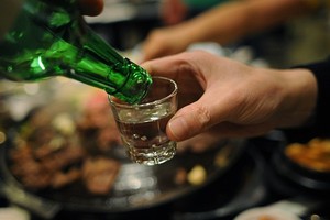 Mẹo uống rượu lâu say