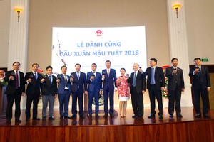 Chùm ảnh lễ đánh cồng đầu Xuân Mậu Tuất 2018 tại sàn HOSE 