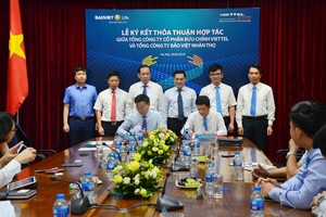Lễ ký kết thỏa thuận hợp tác giữa Tổng Công ty Bảo Việt Nhân thọ và Tổng Công ty Cổ phần Bưu chính Viettel.