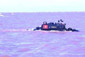 Tàu ngầm Trường Sa 1 chạy thử nghiệm trên vùng biển Thái Bình vào năm 2013. Ảnh: NVCC