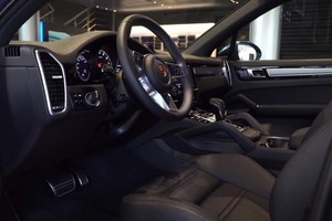 Những 'option' đắt không tưởng trên xe sang