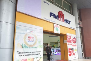 Biển hiệu các siêu thị của Fivimart đã che đi logo của Aeon (vốn đặt tại góc trên cùng bên trái). Ảnh: Minh Sơn.