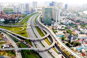 Hàng loạt cầu, nút giao thông sẽ được đưa vào sử dụng trong 2 năm tới. Ảnh: Quỳnh Trần.