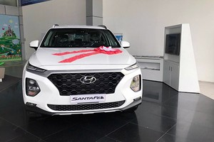 Santa Fe 2019 trưng bày tại một đại lý ở Hà Nội.