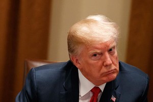 Tổng thống Mỹ Donald Trump trong cuộc họp với các quan chức hành pháp ở Nhà Trắng hồi tháng 2. Ảnh: AP.