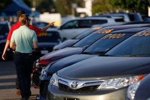 Việc người Mỹ không trả nổi các khoản vay để mua ô tô thường là dấu hiệu của sự phân biệt tầng lớp lao động có thu nhập thấp.