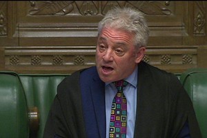 Chủ tịch Hạ viện Anh John Bercow, người luôn đeo những chiếc cà vạt hết sức màu sắc. Ảnh: BBC/Chụp từ màn hình.