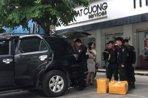 Nhiều cửa hàng Nhật Cường Mobile bị khám xét