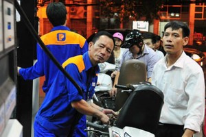 Giá xăng có thể giảm vào ngày mai.