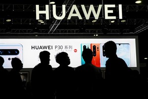 Huawei đòi tiền bản quyền Verizon có thể là bước đi liên quan tới chính trị. Ảnh: Reuters.