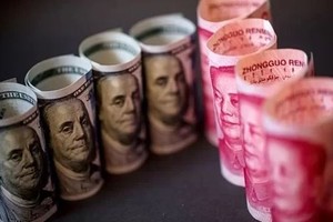 Đồng đôla Mỹ và nhân dân tệ Trung Quốc. Ảnh: Bloomberg