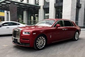 Phantom thế hệ thứ VIII bản EWB lăn bánh tại Hà Nội.