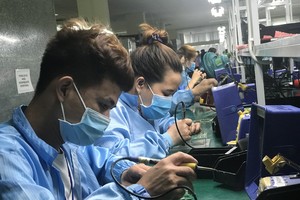 Lĩnh vực sản xuất linh kiện điện tử đóng góp 1.425 tỷ đồng, tương đương 66% tổng cơ cấu doanh thu.