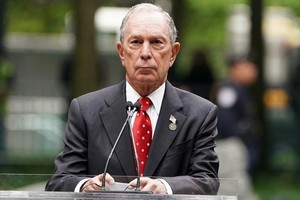 Tỷ phú Michael Bloomberg phát biểu tại New York, Mỹ, hôm 30/5. Ảnh: Reuters.