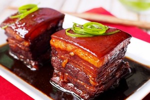 Món ăn này được đặt theo tên Tô Đông Pha. Nó gắn liền chặt chẽ với cuộc đời ông, cũng như lịch sử Hàng Châu. Ảnh: Sina.